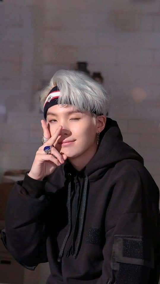 Javiera41460474's tweet photo. #HappySUGAday 
#yoongiDay 
#YoongiWeLoveYou 
#SUGA 
#SUGADAY 
Feliz Cumpleaños a este hombre precioso, que merece todo el amor del mundo 🖤🖤
Por su gran talento y buen corazón 😍
Merece todo el amor de Army https://t.co/Z3wkYa4PYH