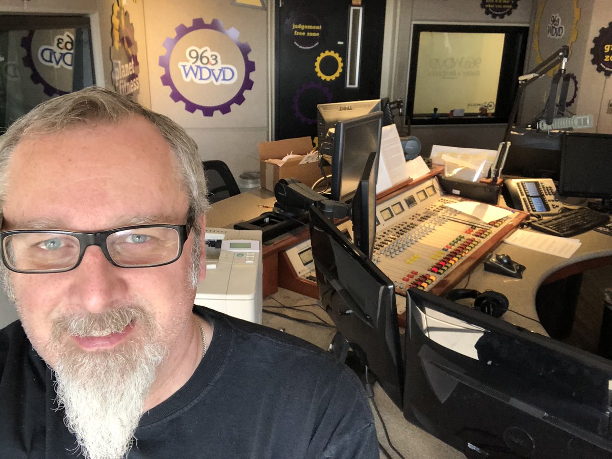 DJJamieDetroit's tweet photo. Sun streaming into the studios @963WDVD @FisherBldgDET  on the air til2. https://t.co/TcbHAjinwM