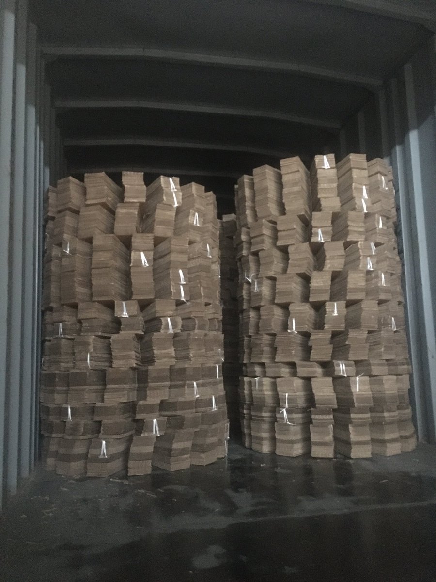 crackersID's tweet photo. ~ EASY COME EASY GO ~ 
Another angle...
“Sesuatu yg bisa didapatkan dengan perjuangan kadang emang berasa lebih manis dinikmatinya, daripada didapatkan dengan cara mudah...”

#PTKKI #manufacturing #jabodetabek #tangerang #export #kardusonline #boxkardus #jualkardus #corrugatebox https://t.co/PhrqHvkwxn