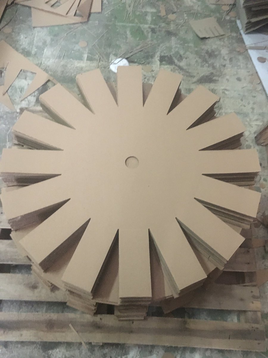 crackersID's tweet photo. ~ EASY COME EASY GO ~ 
Another angle...
“Sesuatu yg bisa didapatkan dengan perjuangan kadang emang berasa lebih manis dinikmatinya, daripada didapatkan dengan cara mudah...”

#PTKKI #manufacturing #jabodetabek #tangerang #export #kardusonline #boxkardus #jualkardus #corrugatebox https://t.co/PhrqHvkwxn