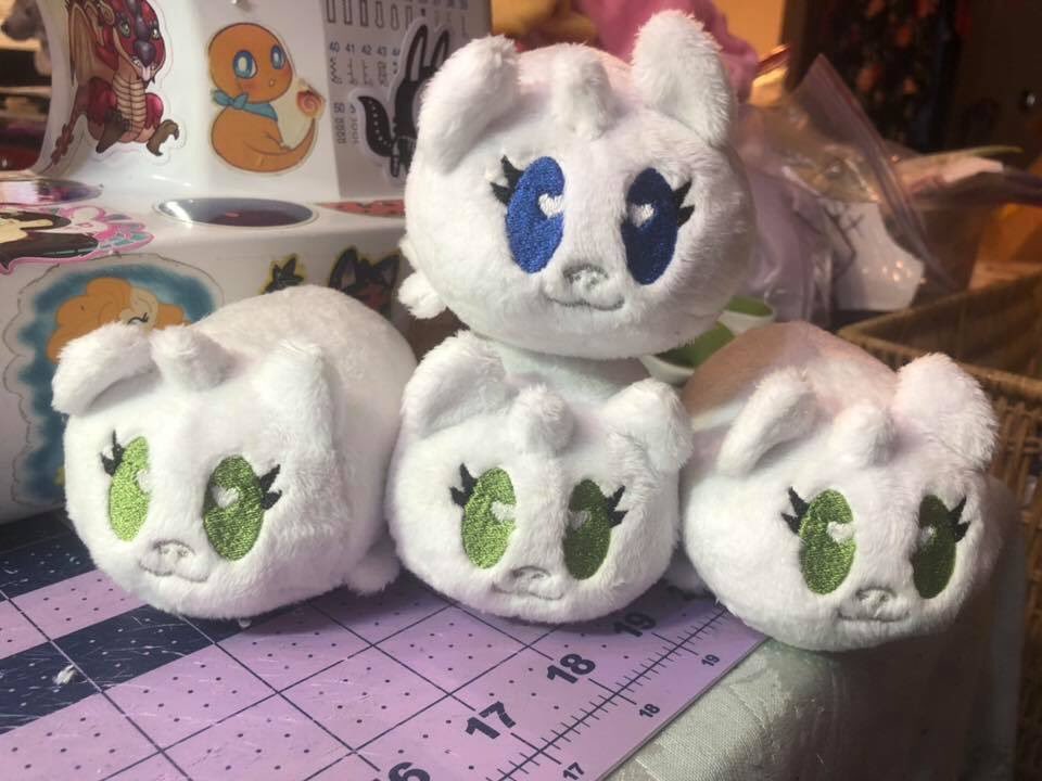 emberfallplush's tweet photo. 1 Rarity &amp; 3 Sweetie Belles ready to be maned! 
#plushtoys #plushys #mlp #canon #manesix #mane6 #mlpfim #plushiecommunity #unicorn #mare #rarity #sweetiebelle #cmc #cutiemarkcrusaders #trotcon2020 #trotcon #constock #plushie #plush #plushtoy #plushy #plushies #wip #emberfallplush https://t.co/TQCSM2E1U0