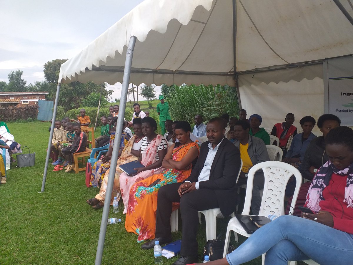 Mu midugudu yose, hizihijwe umunsi mpuzamahanga w'umugore.  Mu mudugudu wa Rugerero, twifatanyije na Vice Mayor FED <a href="/GicumbiDistrict/">Gicumbi District</a>, Bwana Nteziryayo Anastase. <a href="/FNdaymbaje/">Felix Ndaymbaje</a> <a href="/gatjmv/">Gatabazi Jean Marie Vianney</a> <a href="/RwandaLocalGov/">Ministry of Local Government | Rwanda</a> <a href="/RwandaGender/">Ministry of Gender & Family Promotion | Rwanda</a>