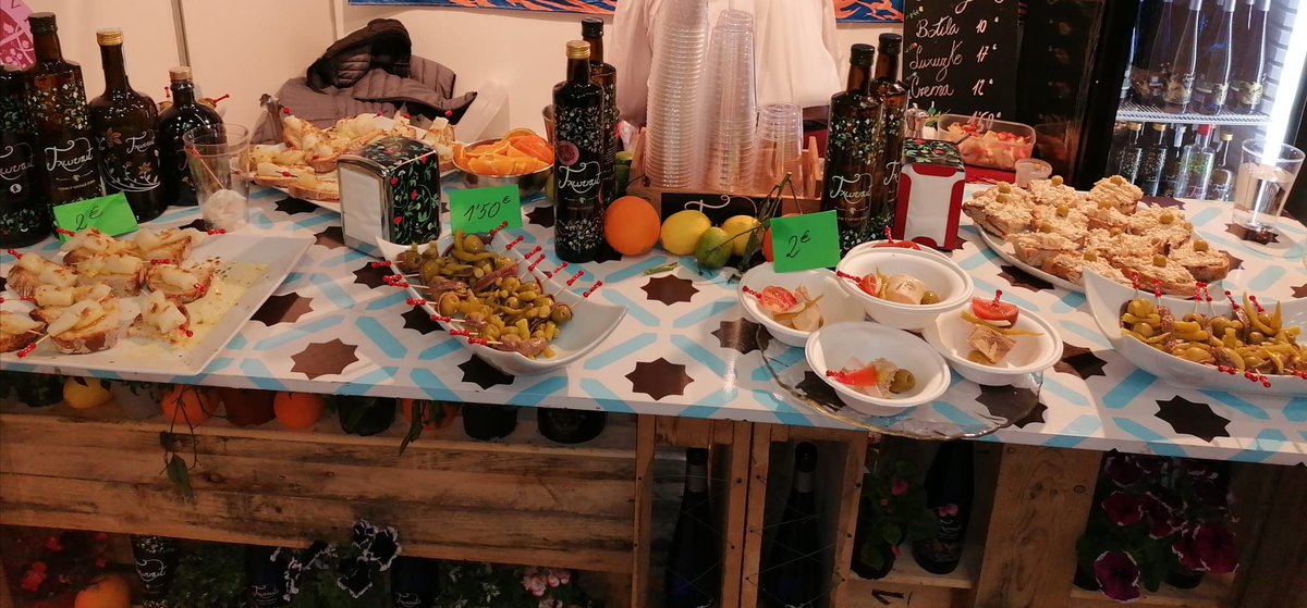 ¡Broche final a la feria #Gustoko en el BEC!
¿Has tenido la oportunidad de pasarte, conocer y degustar nuestros productos?

Un año más representando nuestro vermut y nuestro txakoli, el del norte 👉 Txurrut Vermut👌 

 #gastronomia #DO #txurrut #vermut #sopuerta #enkarterri