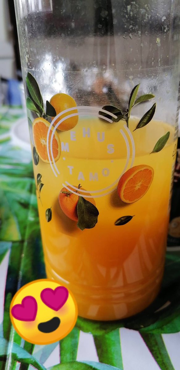 emppujii's tweet photo. Ne appelsiinimehukoneet kaupoissa on paras juttu ikinä😍 https://t.co/c2zqv6ToQc