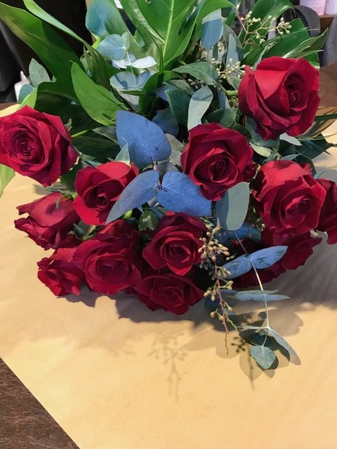 Massimi13549651's tweet photo. Ringrazio la #donna che mi ha donato la #vita,
ringrazio la #donna che mi ha #cresciuto con #delicatezza, #paziena e #amore.
Queste #rose sono per loro.
@stanzaselvaggia @caterinabalivo @carmelitadurso @VincenzaAlfano @Simo_Ventura @Veronica_Maya @MirellaArmiero https://t.co/5gsKfj2Gc2