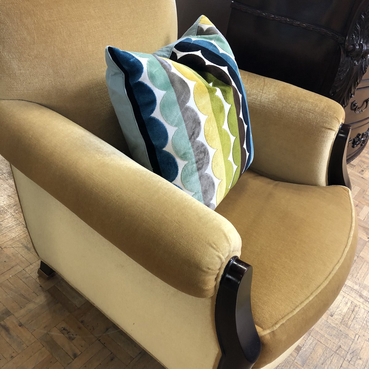 OfThingsPast's tweet photo. [ Spring ]
Are you planning any home updates this season? 
#loveconsignment https://t.co/0ZA02xpYGp