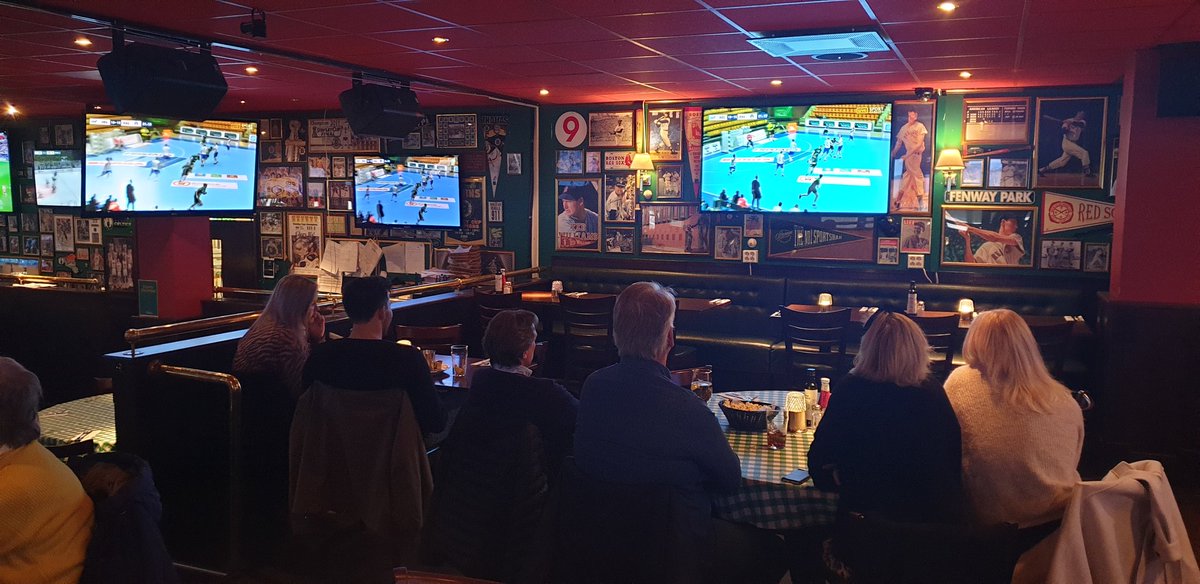 Vi hejar i Jönköping på O'learys på våra damer och herrar. Borta matcherna i Helsingborg.
3 poäng är lysande.