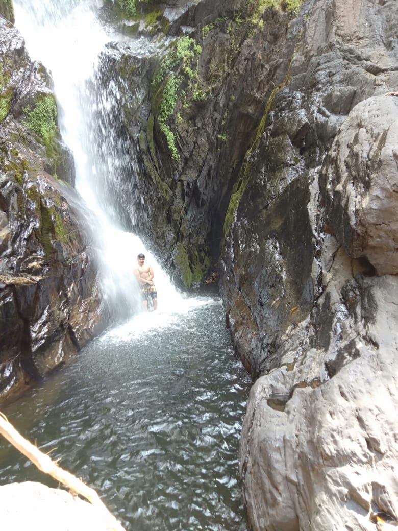 iamrudramurthy's tweet photo. Most dangerous spot of VIBHUTI FALLS, where the only DARE DEVIL was allowed. Swam across a water depth of 100 feet, reached the spot & finally enjoyed the natures blessing.
#Blissful
#realbahubali
#rudrasa https://t.co/UcYJLeBzYu