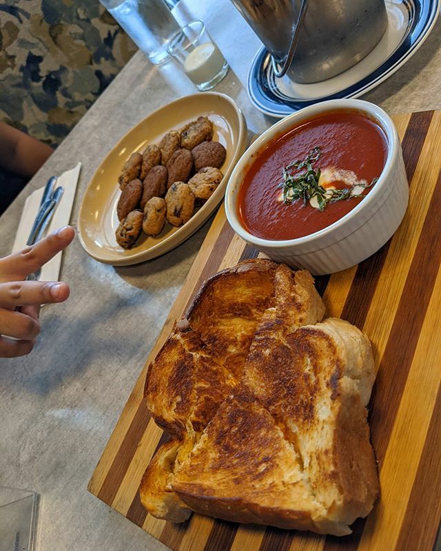 gelomeister's tweet photo. Grilled cheese and creamy tomato soup = big mood. #food #TeamPixel https://t.co/g0ttUlCXHU https://t.co/94dif6OpxT