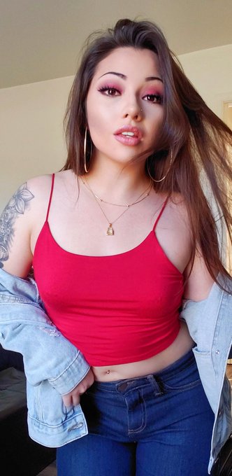 reuploading because I really liked these... 🥰🔥🌶❤ sorry if you already saw them 🤣😂  #SeductiveSunday #Repost<a href="/tag/repost"class="tags"><span>#repost</span></a><a href="/tag/seductivesunday"class="tags"><span>#seductivesunday</span></a>