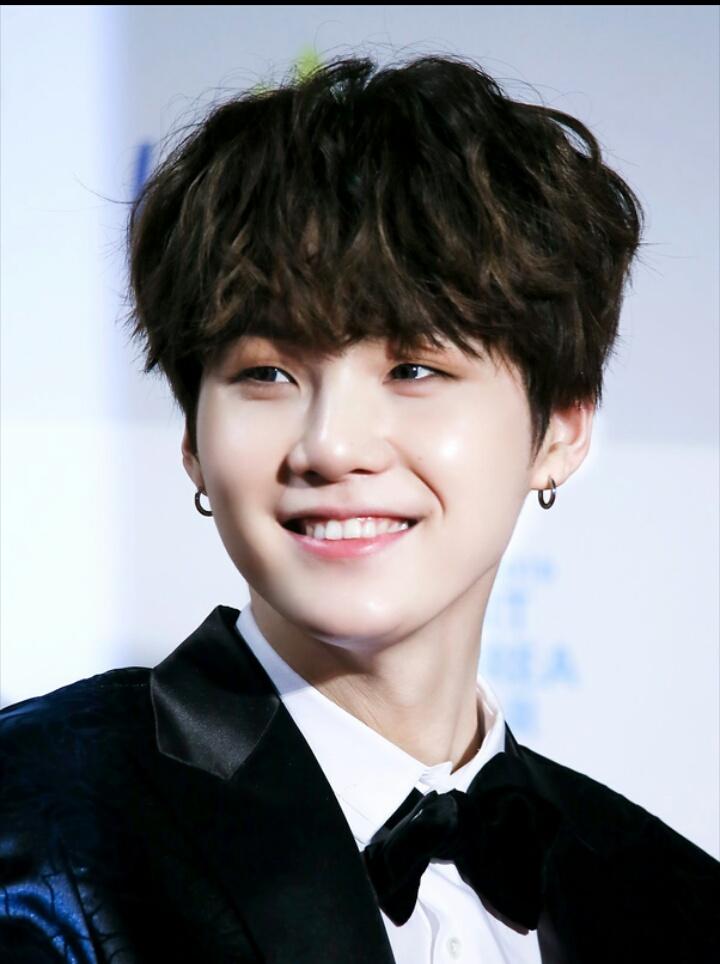tannieisuwu10's tweet photo. Happy birthday yoongi~😻💜💜💜
Love youu our Lili meow meow😼
@BTS_twt 
#HappyBirthdayYoongi
#HappyYoongiDay
😘😘 https://t.co/j88jb1bo0A