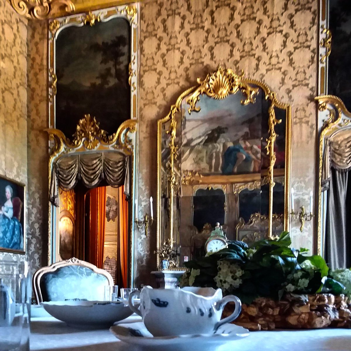 MuseiRealiTo's tweet image. Anche noi aderiamo, insieme al @MiBACT, alla campagna #iorestoacasa! Sulle pagine dei nostri profili social - Twitter, Instagram e Facebook -
puoi ammirare i capolavori, gli oggetti preziosi e i reperti curiosi custoditi nelle collezioni dei #museirealitorino