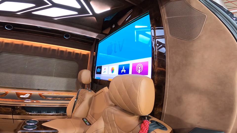 latinobus's tweet photo. #Erduman uno de los principales fabricantes turcos en personalización y diseños de lujo en vans y midibuses, también estuvo en @busworld con sus creaciones combinando pieles, maderas y equipos con maestría. #BusworldTurkey2020 https://t.co/COYTnreT7x