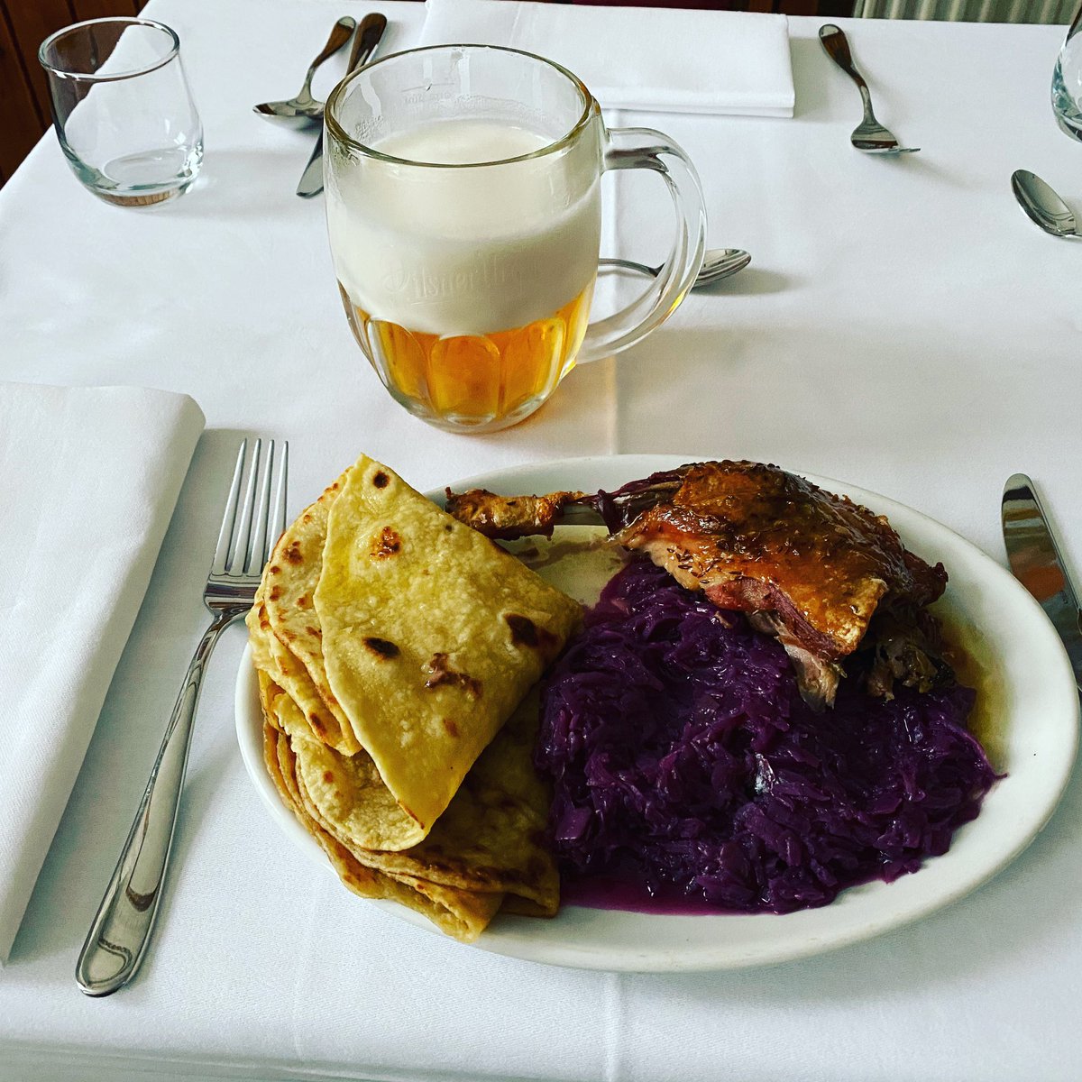 Slovak Sunday Roast... 🍽

#duckleg #slovakfood #slovakcuisine #slovakia #thisisslovakia #czechbeer #czechpilsner #pilsnerurquell #bohem #bohemiahouse #beergeek