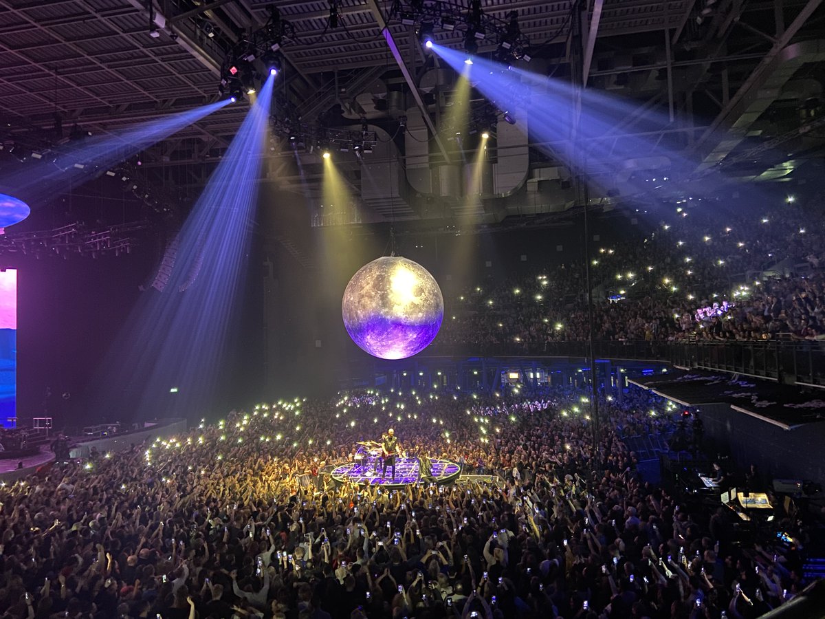 dj_christy's tweet photo. What a awesome show from @thescript in the @3ArenaDublin last night loved every minute of it with @orlihoney ๐
#SunsetsandFullMoonsTour #TheScriptFamily #TheScriptLiveDublin https://t.co/0Ai0wHM5fT