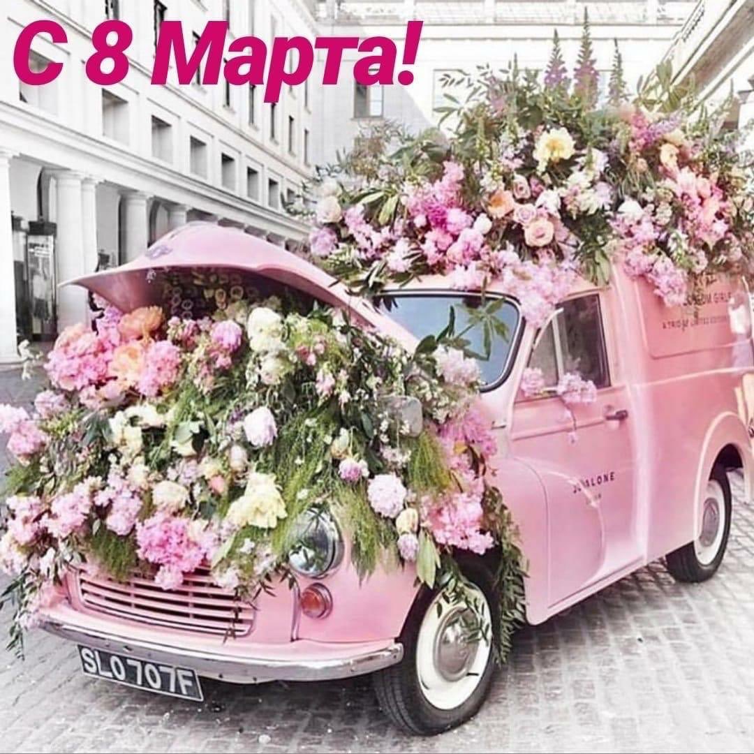 Всех девочек поздравляю с праздником!!!😁❤️💋💋💋🌹🌹🌹🌹