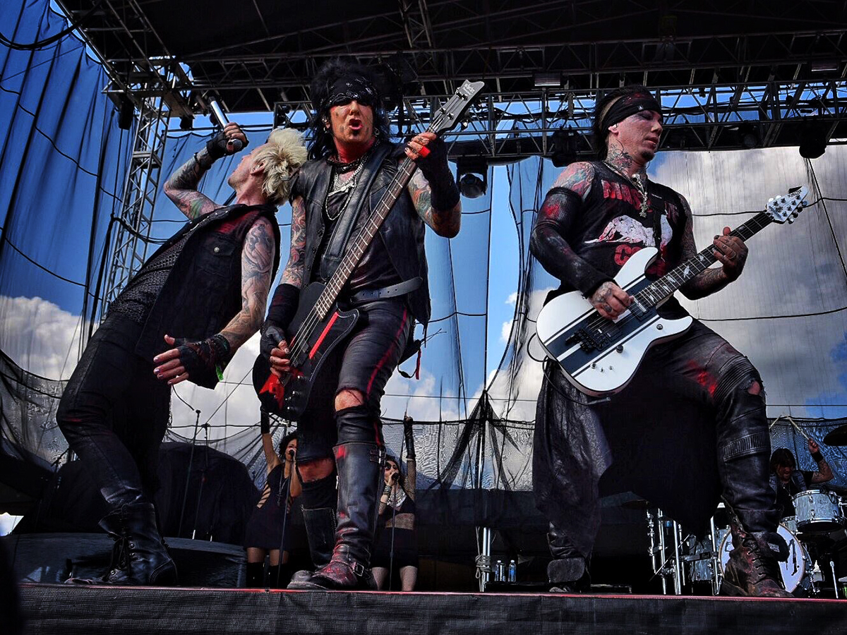 Sixx video. Sixx am картинки. Sixx a m фото. M. Без грима.