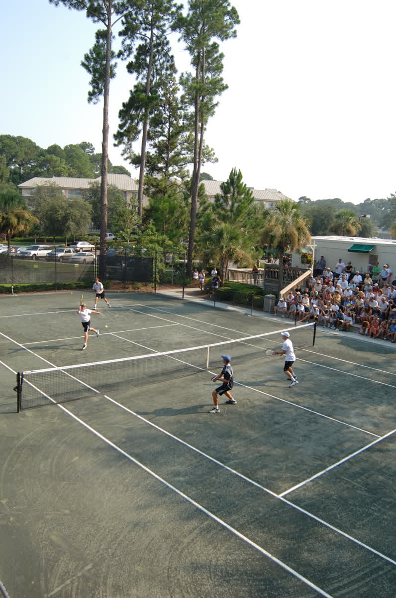 Come to The Sea Pines Racquet Club tomorrow night to watch tennis matches featuring talented junior players from the Smith Stearns Academy. It's free to attend, and all guests have the chance to win some exciting raffle prizes. seapines.com/events/Monday-…