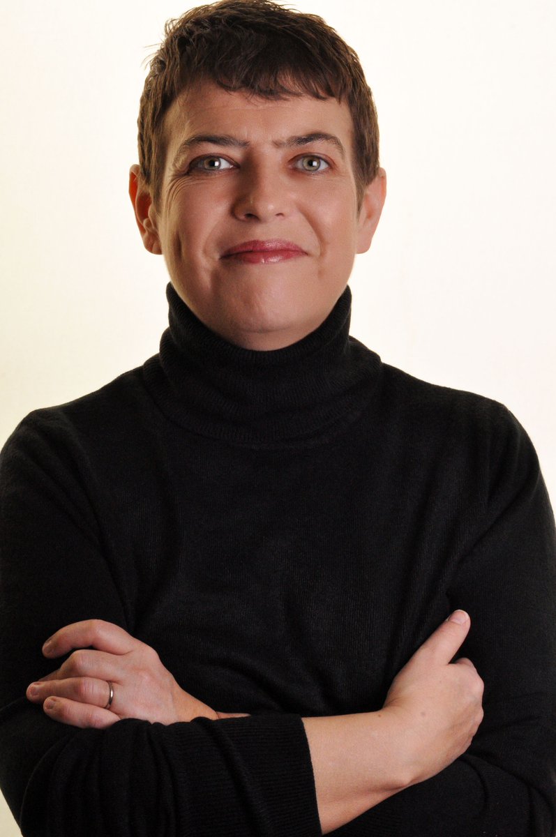 CasesLDN's tweet photo. Starting off our exciting #CASESinLife series is @ALThomasMT Principal of @theMTAonline! She answers, "How do you fight fear?"
#casesinldn #letyourgardengrow #creativity #inspiration #artistry https://t.co/42APDHINlm