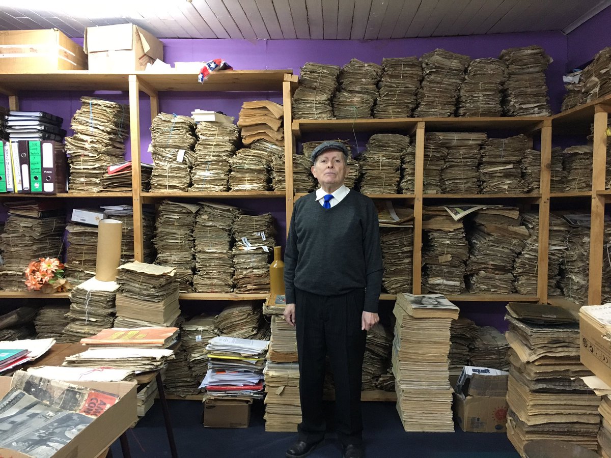 baradit's tweet photo. Este es Hugo Gallegos, ciudadano de Angol que ha dedicado su vida a montar un museo gratuito y abierto a la comunidad de Angol.

A este hombre, hoy enfermo de cáncer, Carabineros le incautó piezas de museo que hizo pasar por operación policial.

(La foto de Hugo la tomé yo). https://t.co/s89rdXUr5c