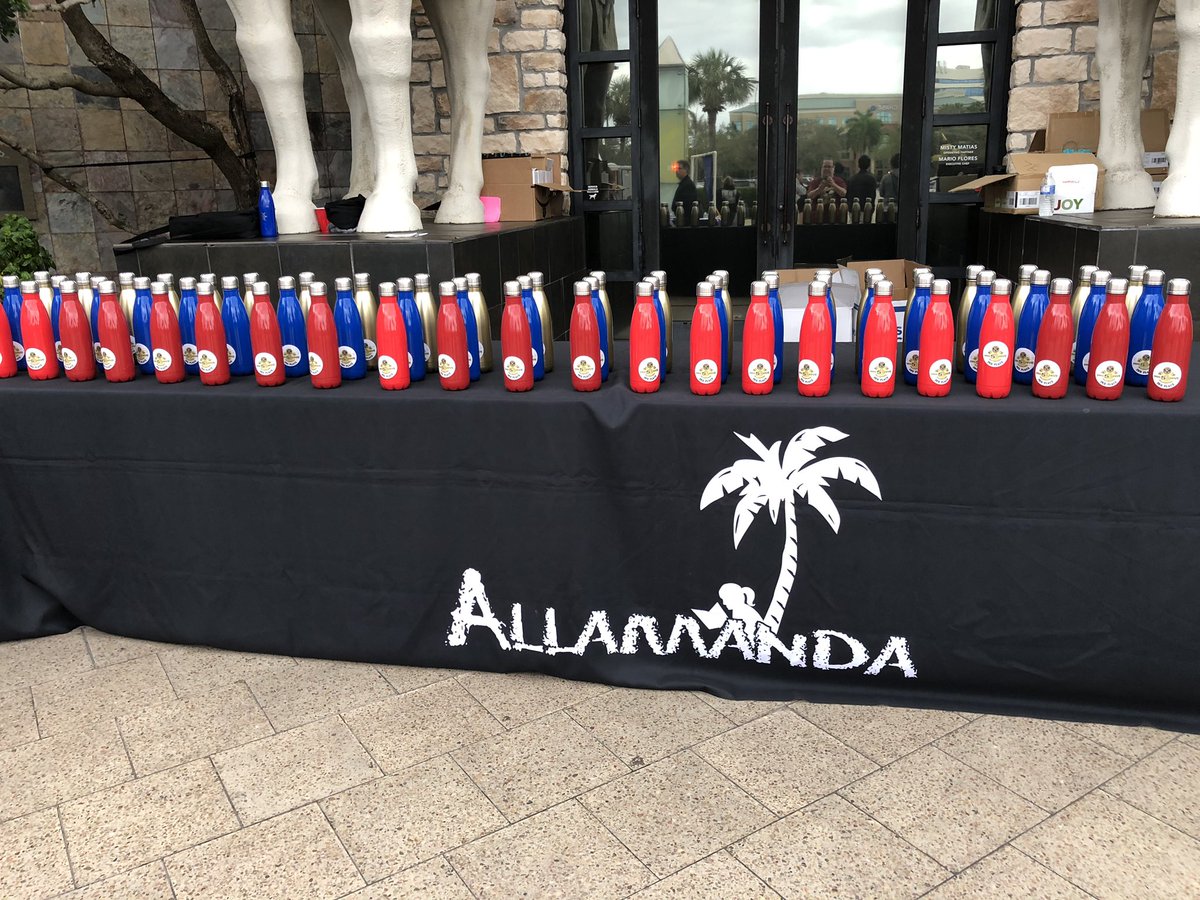 AllamandaES's tweet photo. Deb Feinsinger, #HealthandWellnessChoiceProgram coordinator, came up w/ brilliant idea! Instead of #trophies for #Strive5fortheHive #REUSABLE #waterbottles! #functional #practical #innovative Furthering a climate &amp; #CultureofHealth in the #community! #RobertWoodJohnsonFoundation https://t.co/iXlbRzlAdi