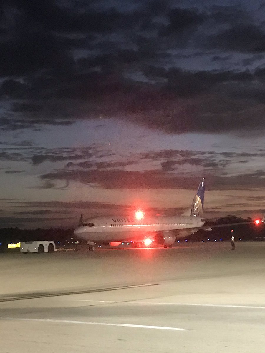 @weareunited #beingunited @LouFarinaccio Beautiful sunrise and 100% STAR departures in Southwest Florida this morning for kick off for Spring break travel here.