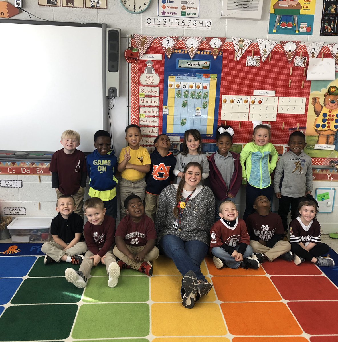 hannahmfischer's tweet photo. It was a blast celebrating a love for reading during RAA Wk! By the end of the week, kids were coming up with our their own rhymes just like Dr. Seuss! They loved having Ms. Hunt read and a surprise visit from the cat in the hat! Check out all their fun! @StarkvilleSD #tweetcher https://t.co/1LeJuCT2s3