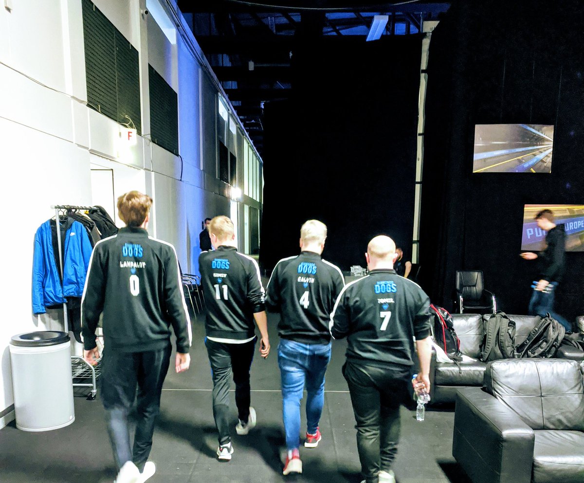 DIAMOND DOGS™ tweet media