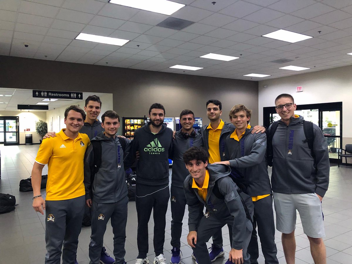 ecutennisM's tweet photo. Pirates ran into ATP competitor @GillesSimon84 at LAX airport https://t.co/xbe28Hj7hV