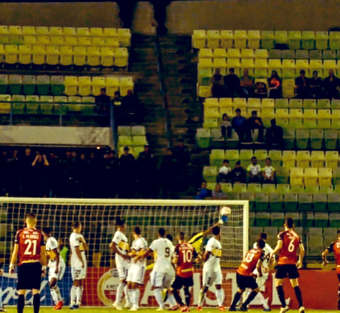 SoccerDataVEN's tweet photo. El gol de @HernandeRobert del @Caracas_FC es el único que ha recibido Esteban Andrada de @BocaJrsOficial en lo que va de 2020. El portero Xeneize es el más cotizado (€12 Mill) de la @Libertadores

0️⃣-4️⃣🆚Central
3️⃣-0️⃣🆚Godoy
0️⃣-4️⃣🆚Colón
1️⃣-1️⃣🆚CARACAS FC
1️⃣-0️⃣🆚Gimnasia https://t.co/R2868utjSX