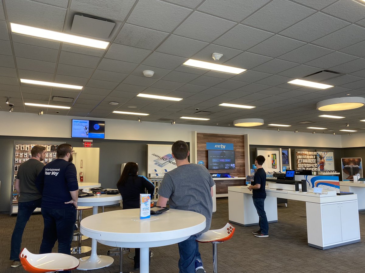 yesjarrett2006's tweet photo. Knowledge is power! @BeastOsage we take advantage of our downtime to do peer to peer coaching.  We are teaching each other about AT&amp;T TV!  #attemployee #Kamo #LifeAtATT  #WoolvPack @lt219r @woolverton_b @KAMOkonnects @CurtisDakotah @alysonwoodard https://t.co/qvA7L3xdWy