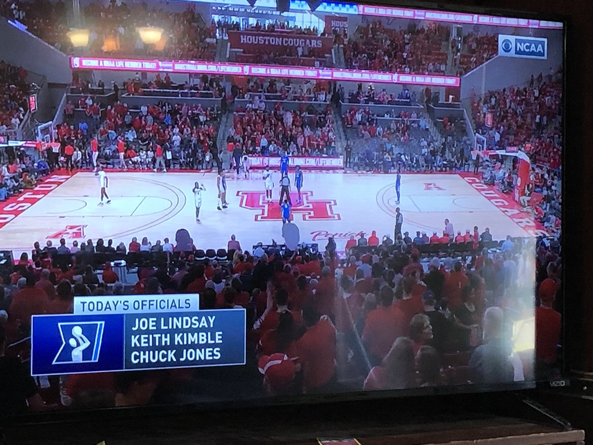 EmptySeatsPics's tweet photo. Memphis fan re: Houston crowd #Pow6r RT @ShawnCMemphis: A game to win your conference #NotPacked @[me] https://t.co/vNSPuIEAYU