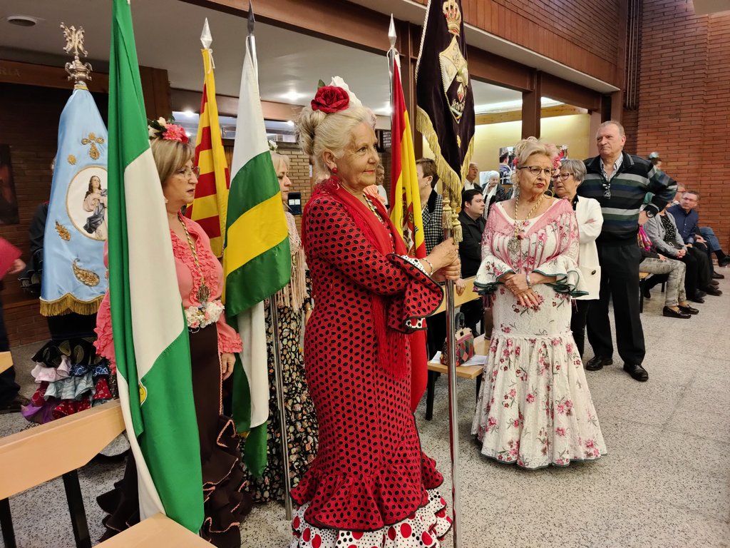 socmartafarres's tweet photo. Celebro el #DiaInternacionalDeLaDona amb @HRocioSabadell.
Em sento molt agraïda per haver gaudit de les vostres tradicions, devoció i fe.
Me habéis contagiado la emoción y alegría que hay en vuestra hermandad.
Es un orgullo para mí poder llevar vuestra medalla. #Sabadell https://t.co/7n1qPH4phR