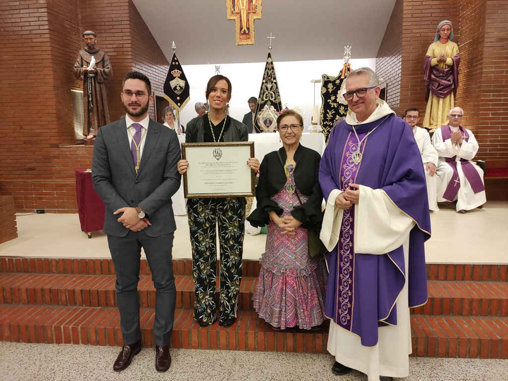 Celebro el #DiaInternacionalDeLaDona amb <a href="/HRocioSabadell/">Hdad Rocío Sabadell</a>.
Em sento molt agraïda per haver gaudit de les vostres tradicions, devoció i fe.
Me habéis contagiado la emoción y alegría que hay en vuestra hermandad.
Es un orgullo para mí poder llevar vuestra medalla. #Sabadell