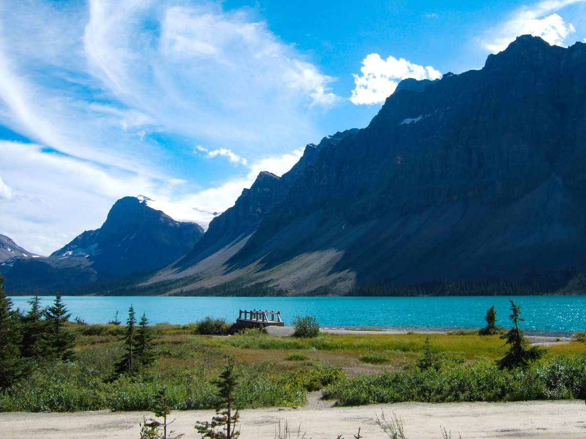 ぶらんか テレ朝開局60周年記念番組のナスdがヒマラヤを行く番組で ネパールの標高3600m強にある ポクスンド湖 が紹介されてたけど 同じくセルリアンブルーの絵の具ぶちまけたような湖なら 昔カナディアンロッキーで見たペイトー湖も目の前の景色が現実