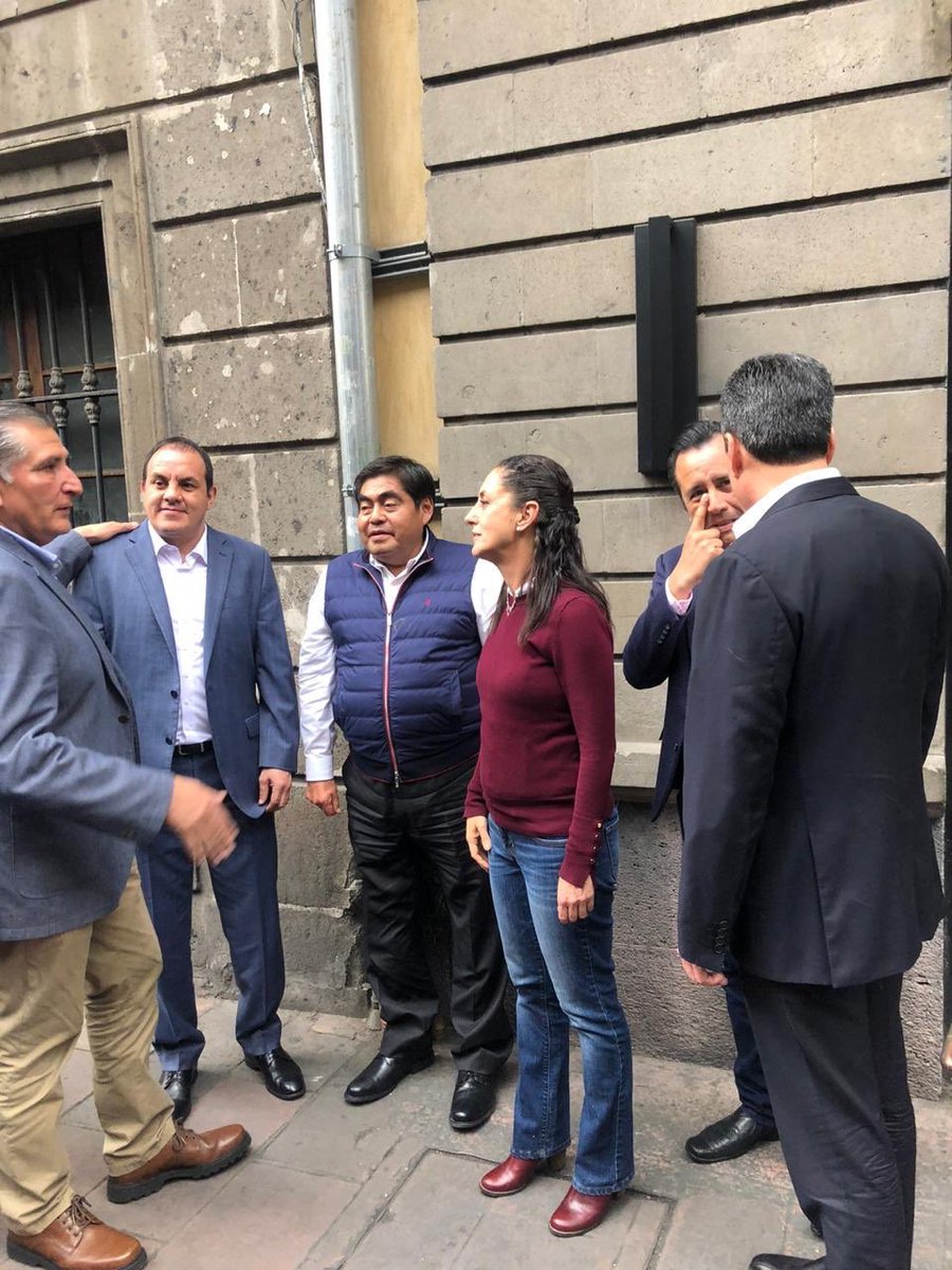 i_mlynette's tweet photo. Nuestro presidente y jefa de gobierno de Cdmx ya usan chaleco antibalas... pero todo está bien, verdad? #Marcha8M #MexicoFeminicida #SeVaACaer #mujeres #Mexico  #DiaInternacionalDeLaMujer Feliz Día de la Mujer https://t.co/XECnKnCkiD