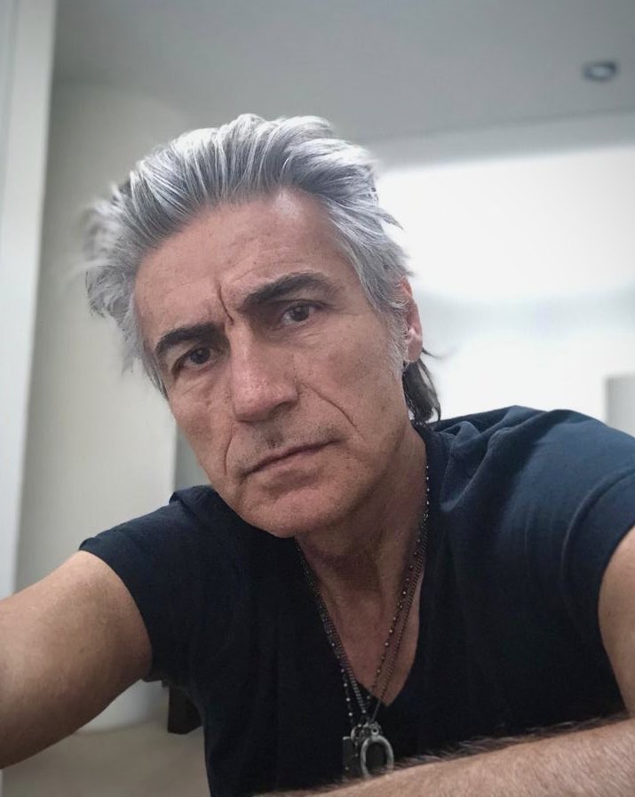 La cosa è seria, ragazzi. Aiutiamoli(ci) a contenere il contagio.
#iorestoacasa #coronavirus #covid19italia #covid19