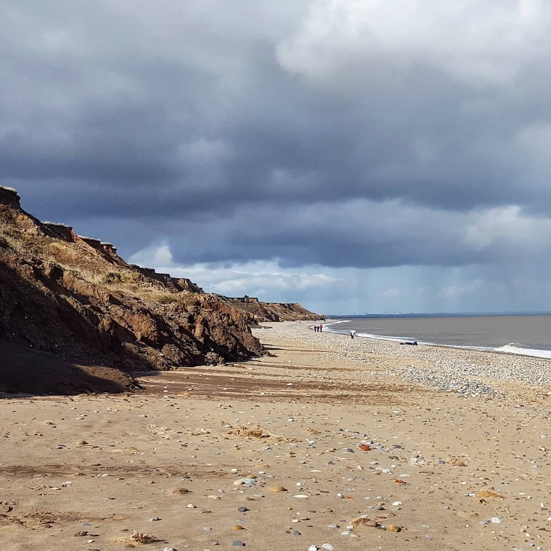 PhilippaWood4's tweet photo. 67/365 Hornsea in East Yorks looks wonderfully like Dunwich in my home county, Suffolk!  Cooked breakfast, ice cream waffles and a long walk on the beach - even the storms missed me! Perfect date for one 
#hornsea #dayattheseaside #treatyourself #dateforone #luxury #eastyorkshire https://t.co/LFS2mXZCY3