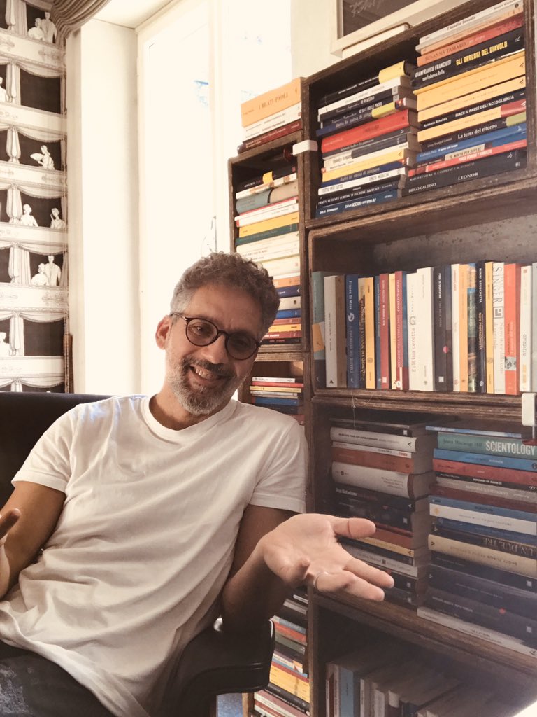 A tutte le persone che si sono sempre fidate di me dico, #iorestoacasa e approfitto per colmare qualche lacuna, leggerò e scriverò come ho sempre fatto, questo tempo lo sto dedicando anche alle mie prossime storie per voi, dal profondo del cuore vi chiedo #restateacasa.