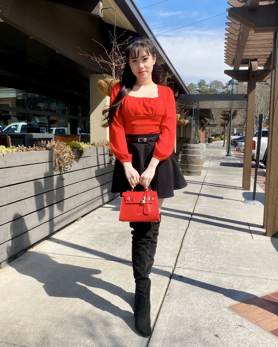 Real_Artemis's tweet photo. A splash of red ❤️
I’m absolutely loving my new #TeddyBlake bag. It’s such great quality and adds a bit of color to any outfit! 😁
Shop their luxury leather handbags made in Italy: https://t.co/Gvh6BnEwEL
Plus, get $20 off with my code, TBArtemis20! ✨
#ad https://t.co/iD6RWskVBf