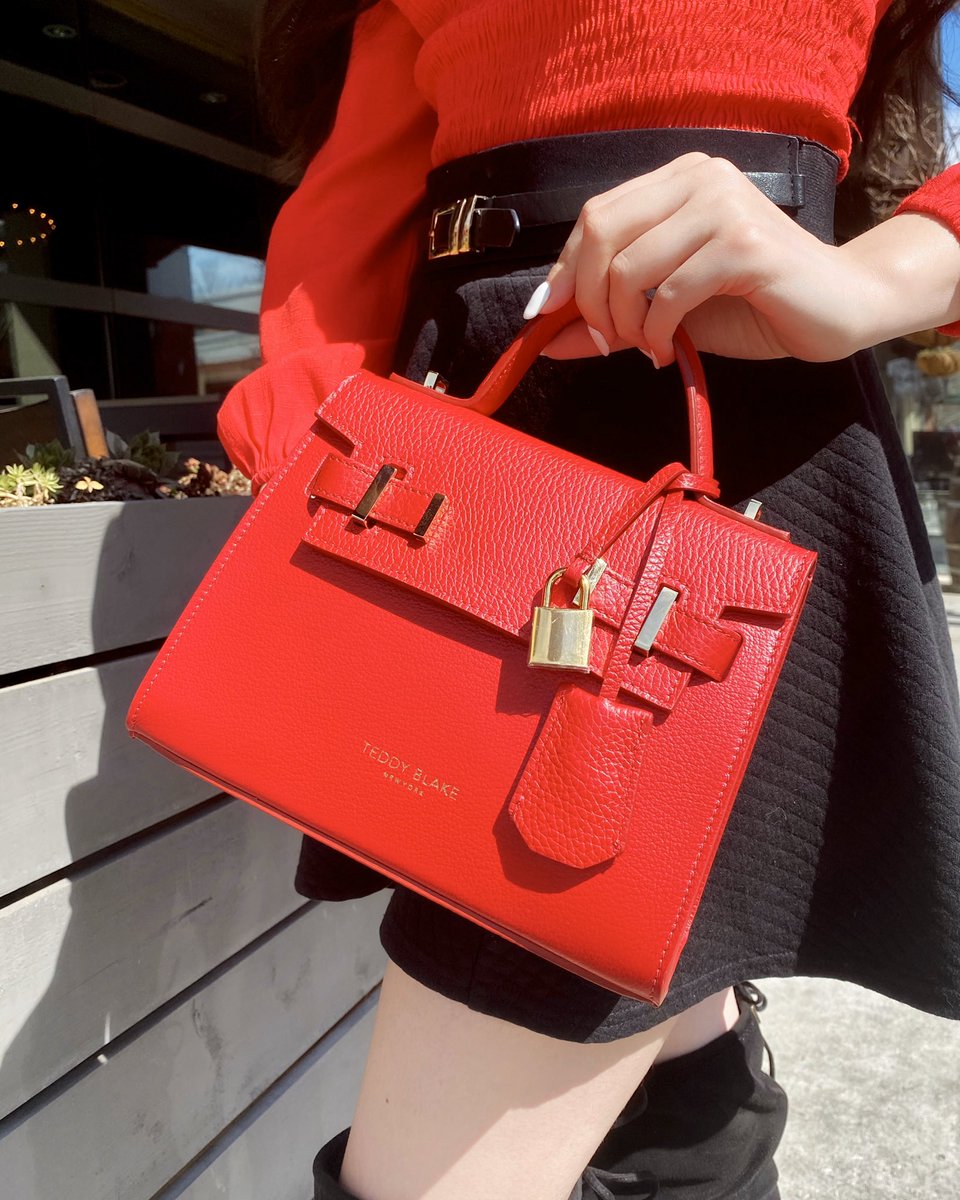 Real_Artemis's tweet photo. A splash of red ❤️
I’m absolutely loving my new #TeddyBlake bag. It’s such great quality and adds a bit of color to any outfit! 😁
Shop their luxury leather handbags made in Italy: https://t.co/Gvh6BnEwEL
Plus, get $20 off with my code, TBArtemis20! ✨
#ad https://t.co/iD6RWskVBf