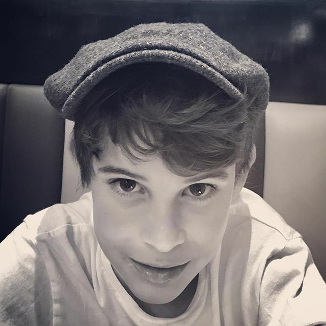 Me encanta cuando se deja poner mi gorra. 
Ya tiene diez años. 
#7#marzo#10años 
##############
#todoslosdias ift.tt/332XTSo