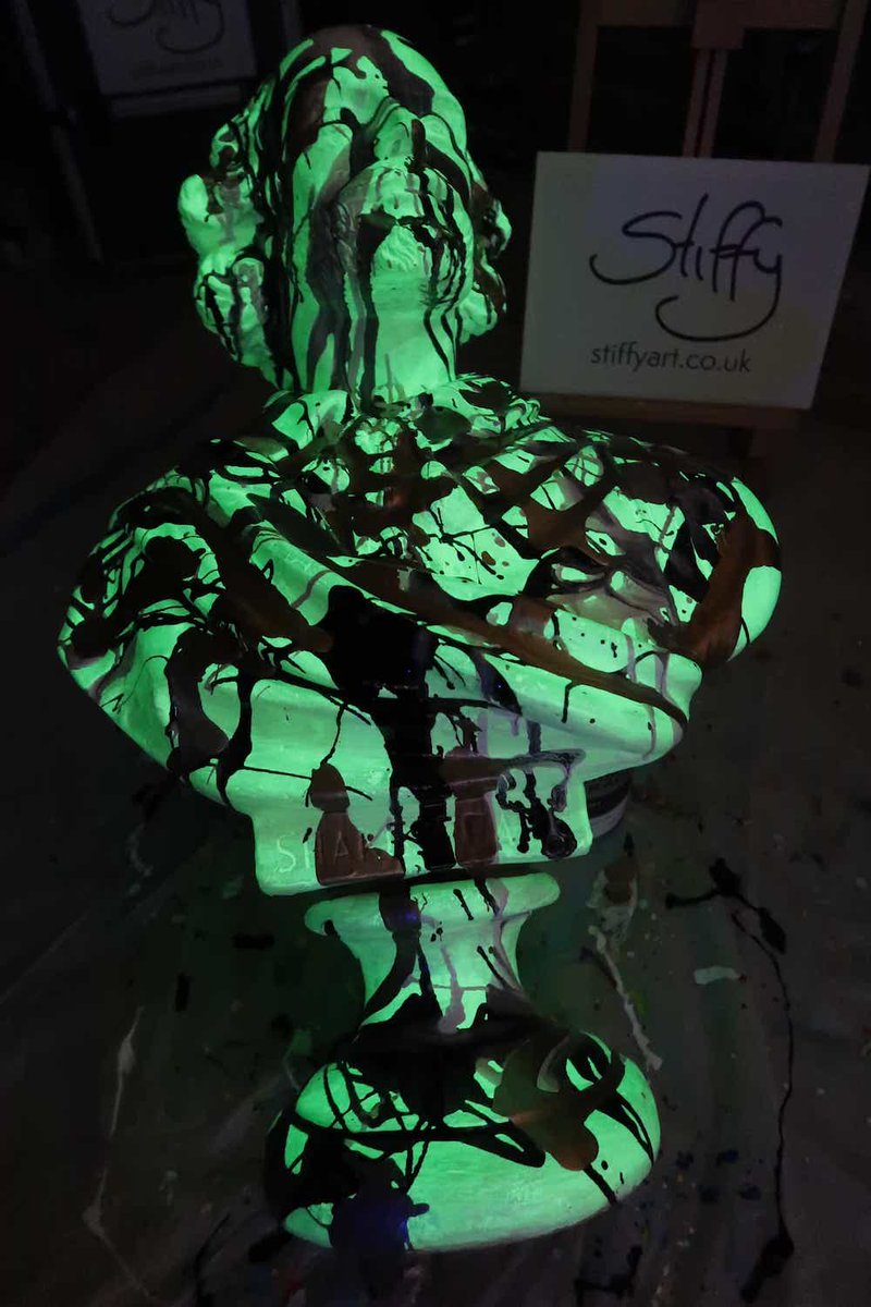 jon_stiff's tweet photo. Shakespeare Bust #2 Day 3. Completed and rather regal looking. Befitting for the Baird. #stiffyart #abstractart #shakespeare #artist #baird #artcommissions https://t.co/xYJ1b6d6R8