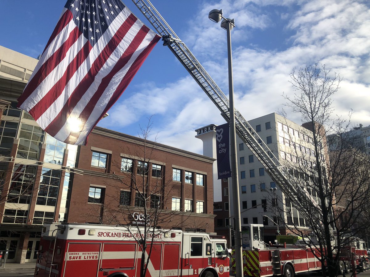 BrandonTJones_'s tweet image. It’s a beautiful day here in downtown. Firefighters weren’t able to make it to Seattle for their annual stair climb because of concerns with the coronavirus. Instead, they set up at the Bank of America building to keep the tradition going in a different way.