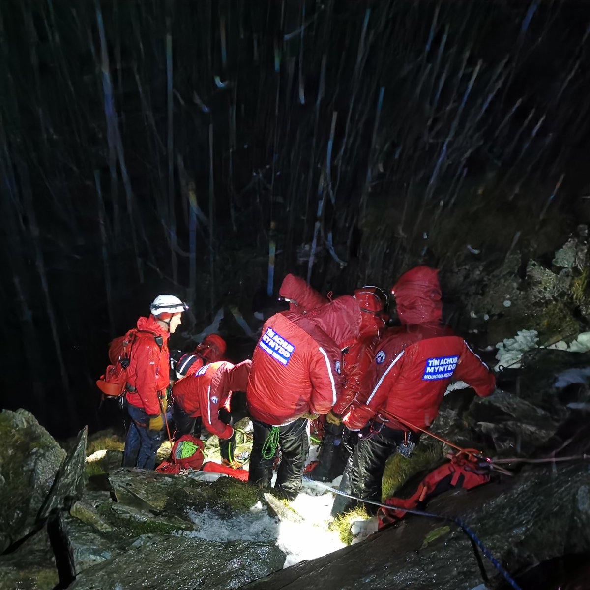 Such a privilege to be part of such an amazing team and to experience such moments like the critical #rescue high on the East face of #Tryfan throughout last night @OVMRO  #mountainrescue #mountaineering #searchandrescue #climbing #rockclimbing #northwales #snowdonia #eryri