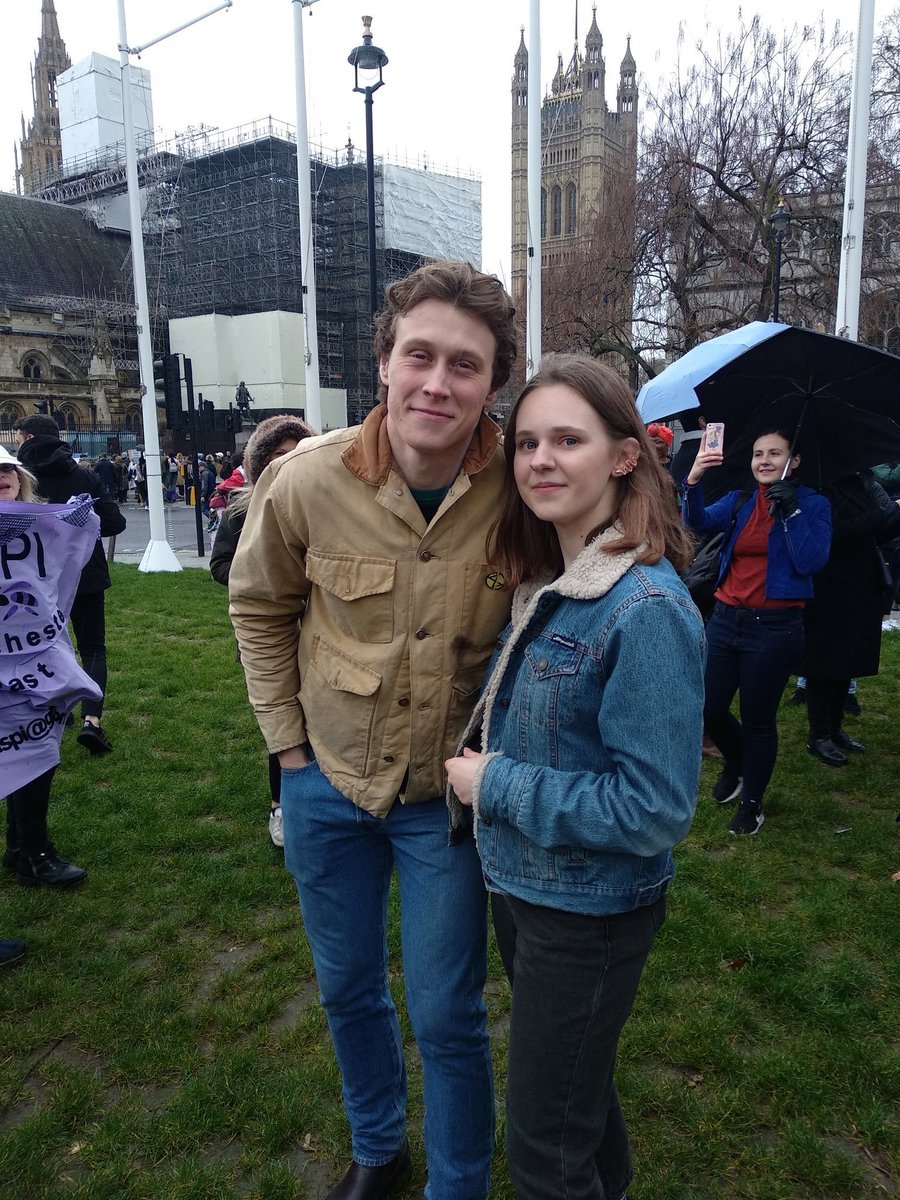 George Mackay at today’s. in London with some fans.pic.twitter.com/QTGSZ20t...