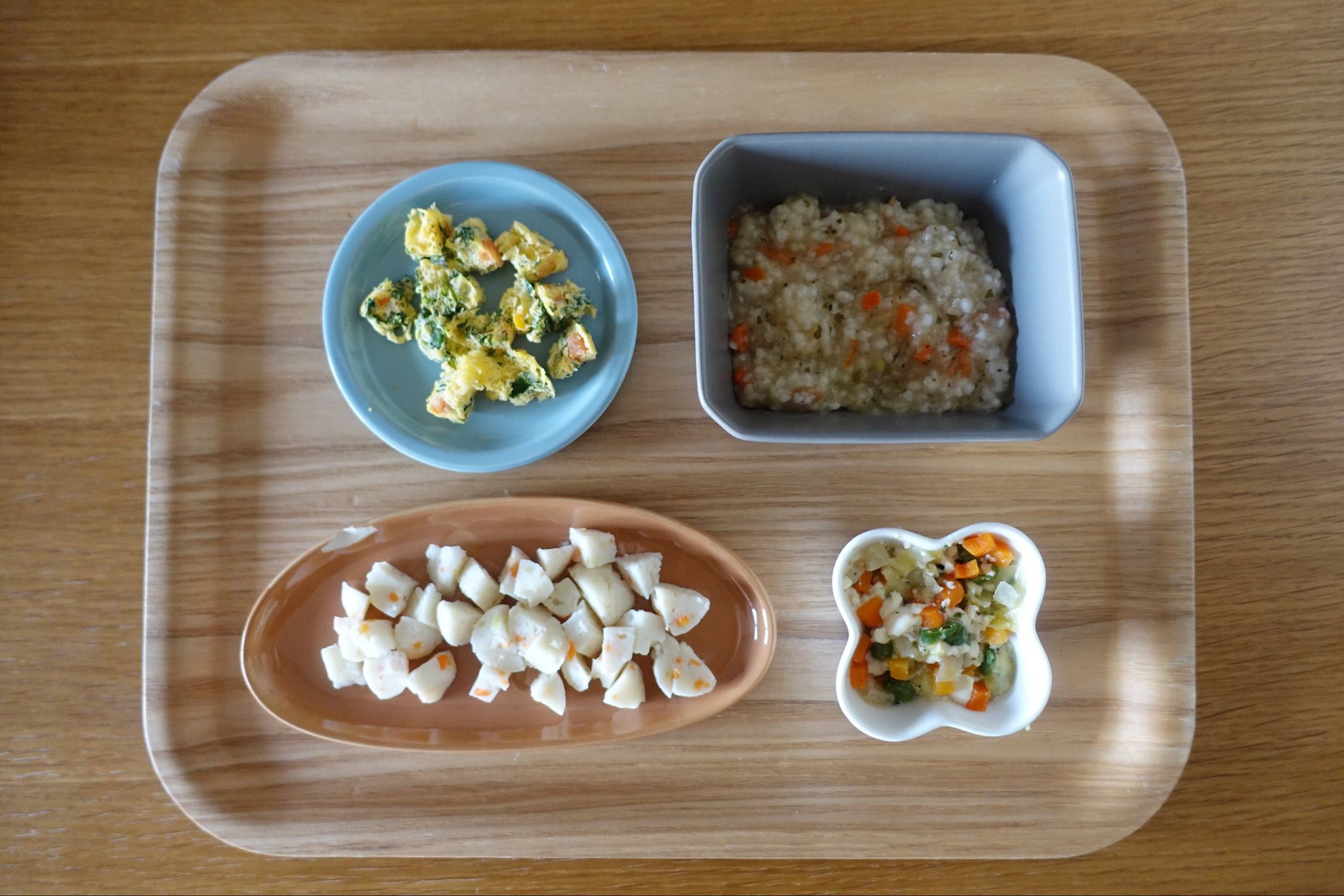 ななん 2y9m 230日目 朝 食パン コーンクリームディップ ポテト野菜おやき ほうれん草の野菜スープ 茹でブロッコリー 昼 ココアぱん しらすとキャベツの和風トマトスープon焼きのり 白身魚と野菜のふんわりつみれ バナナ ヨーグルト