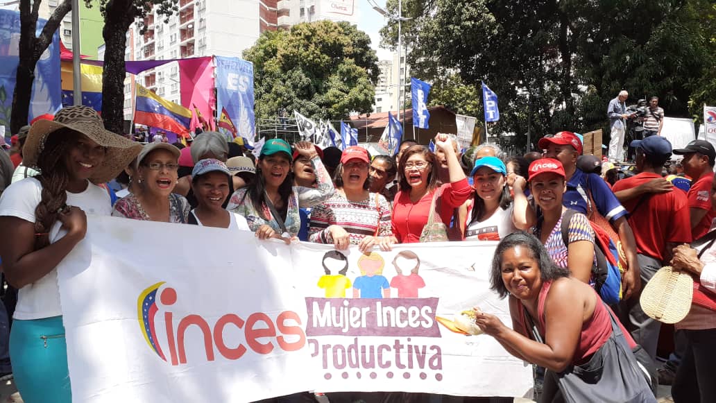 WuikelmanAngelP's tweet photo. Nuestras mujeres inceístas combativas, guerreras, sensibles y comprometidas con la formación del pueblo venezolano, movilizadas en el #DiaInternacionalDeLaMujer 
#MujerVanguardiaDeLaRevolución https://t.co/UkmQfkvDz8