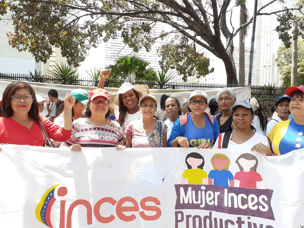 Nuestras mujeres inceístas combativas, guerreras, sensibles y comprometidas con la formación del pueblo venezolano, movilizadas en el #DiaInternacionalDeLaMujer 
#MujerVanguardiaDeLaRevolución