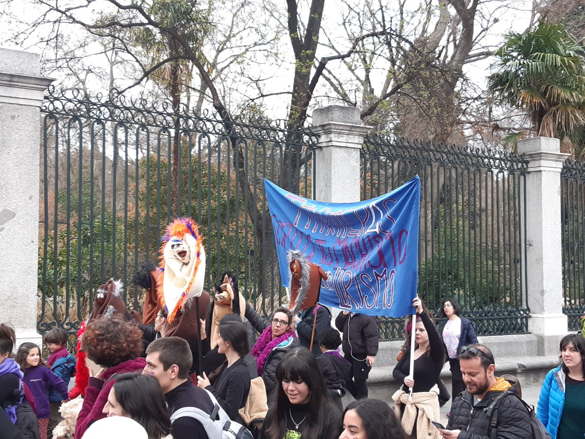 letras15M's tweet photo. "Titiriteras. 
Contra tu machismo, coños con lirismo"
💜

#8M2020 
#Madrid https://t.co/Joynne5Dbl